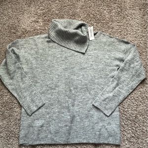 Banana Republic  split turtleneck soft pullover sweater  NWT sz M